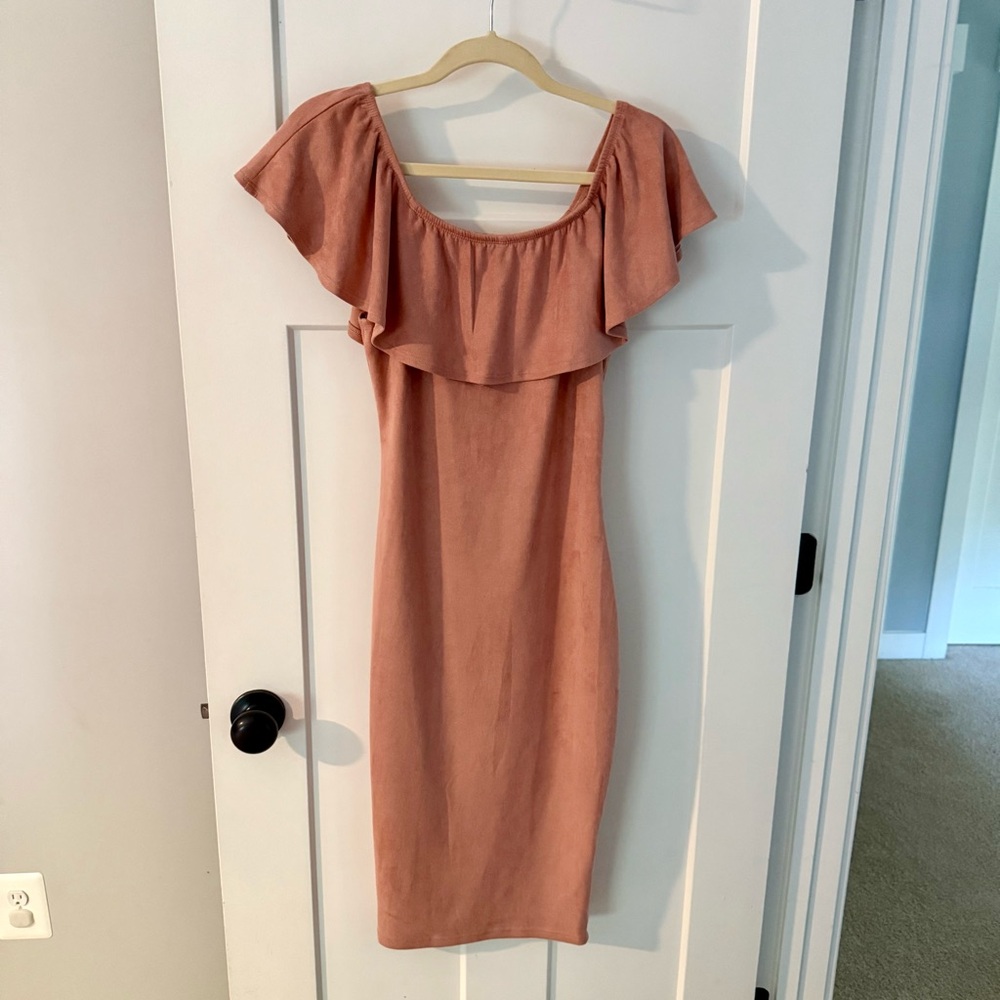 Elegant Off-Shoulder Pink Velvet Dress